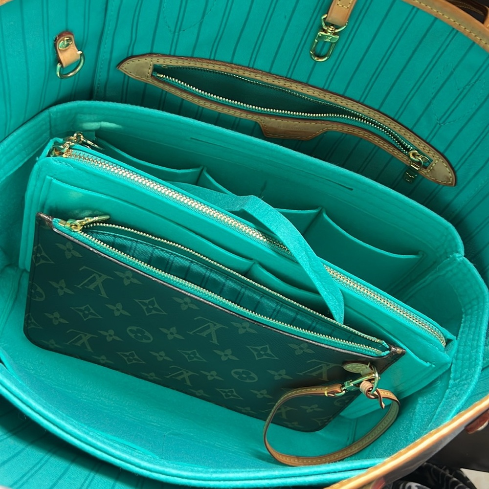 💎 RARE 💎 LOUIS VUITTON MM TURQUOISE WITH POUCH - Picture 10 of 16